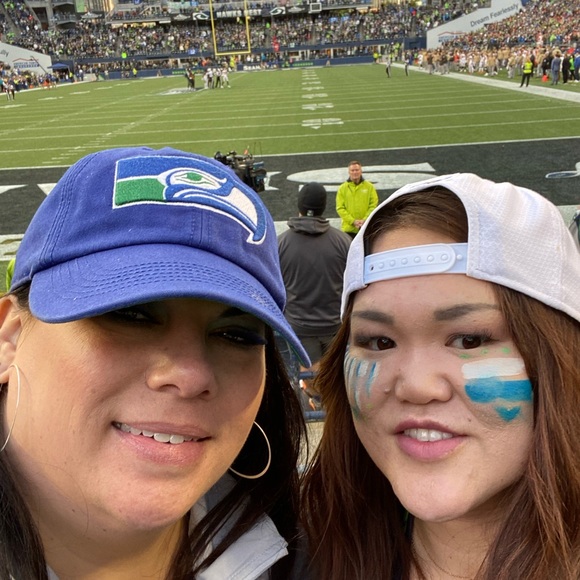 Meet your Posher, Jenn! - Picture 2 of 8